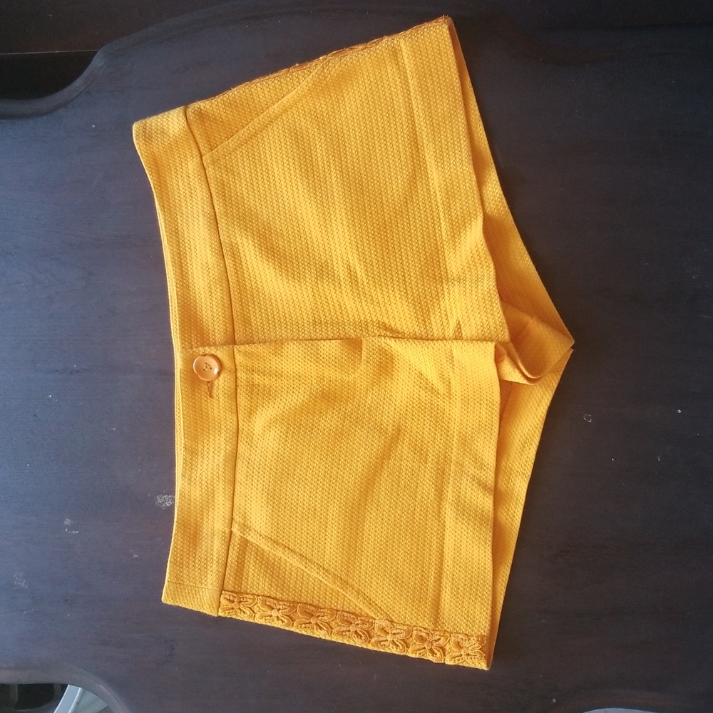 Trina Turk Shorts Side Crochet